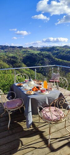 Bed and Breakfast 'La Chambre Des Fleurs' with Shared Pool, Private Terrace and Wi-Fi