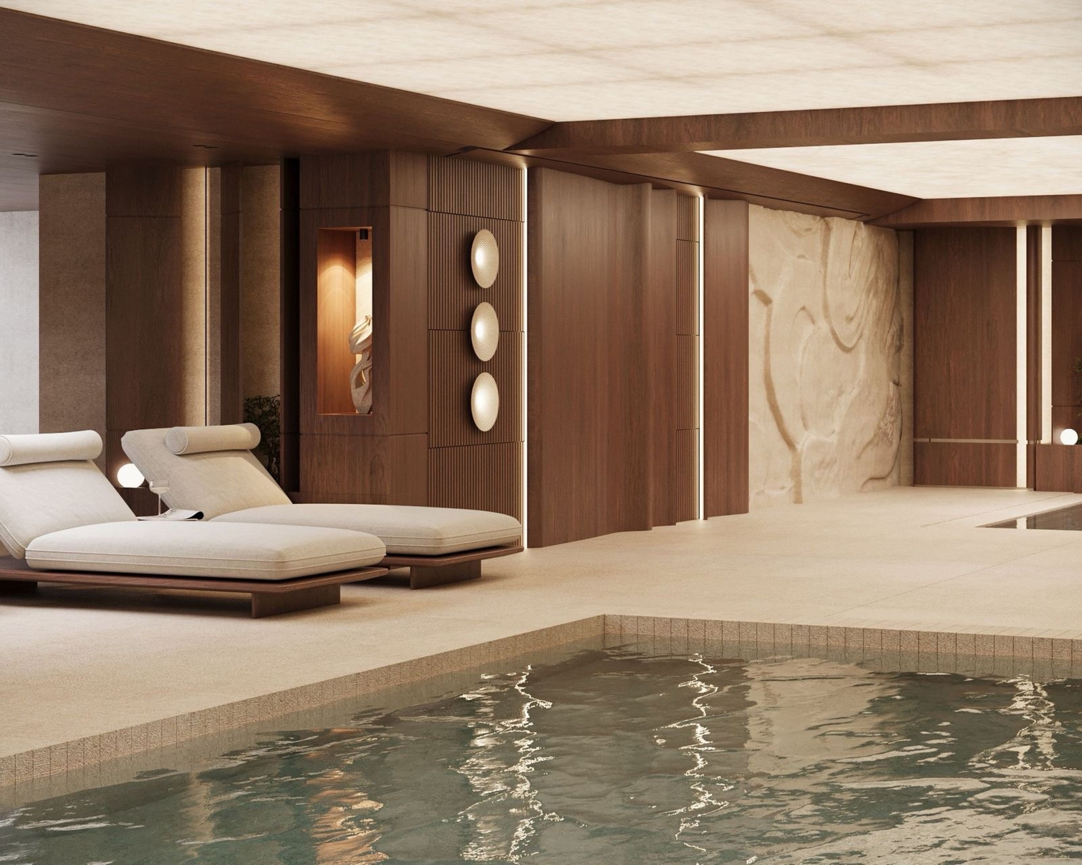Uma área de spa com duas espreguiçadeiras, uma piscina pequena e painéis de madeira.