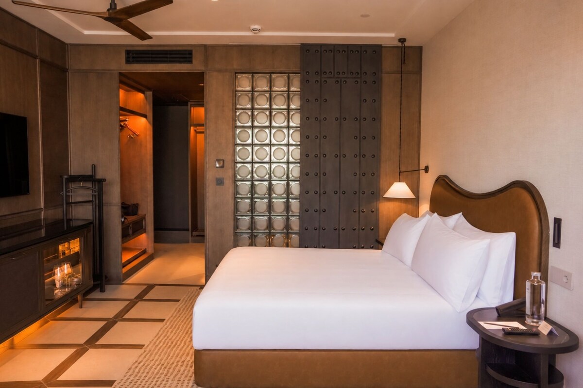 Junior Suite | Premium bedding, down duvets, minibar, in-room safe