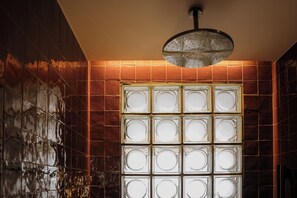 Rainfall showerhead, free toiletries, hair dryer, bathrobes - Thompson Seville, by Hyatt (Seville)