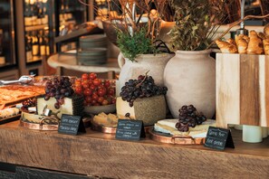 Daily cooked-to-order breakfast for a fee - Thompson Seville, by Hyatt (Seville)