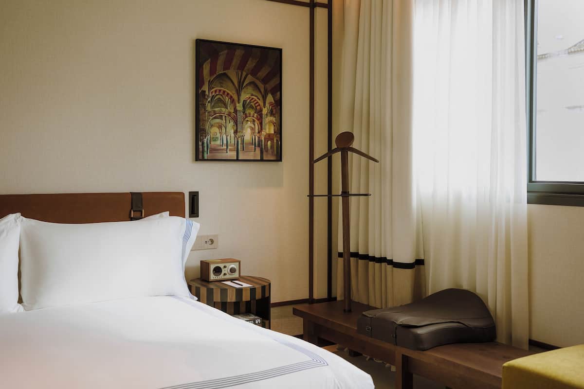 Premium bedding, down comforters, minibar, in-room safe