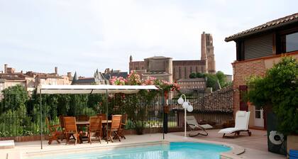 Cécile’s Room with Shared Pool, Wi-Fi, and Air Conditioning