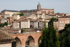 Unclassified image, 5 of 12, button - Cécile’s Room with Shared Pool, Wi-Fi, and Air Conditioning (Albi)