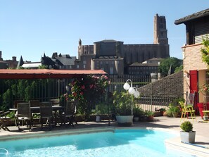 Pool - Cécile’s Room with Shared Pool, Wi-Fi, and Air Conditioning (Albi)