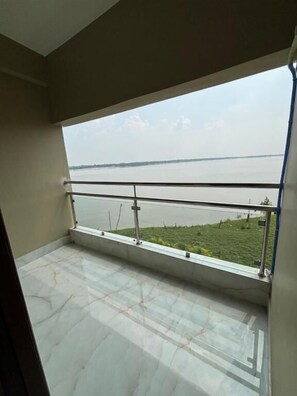 Premium Double Room, Balcony, River View - ICHHAMATI HOTEL AND RESTAURANT  (Taki)