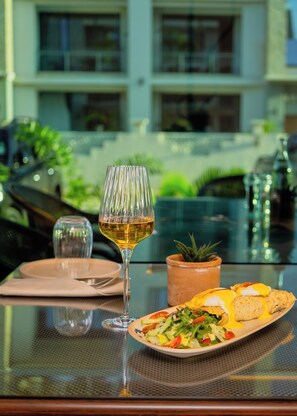 Classic Apartment, Garden View | Outdoor dining - wandera homes (Diani Beach)