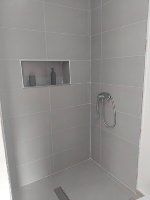 Shower - Serene Apartment Escape in Achada Fazenda, Cabo Verde (Ilha Santiago)