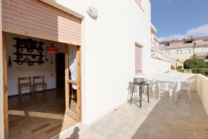 Outdoor dining - Apartment only 100 meters from the sea (Castelsardo)