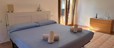 مكواة/لوح كي وواي فاي وملاءات أسرّة