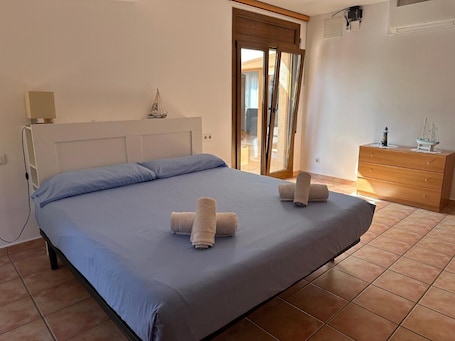 3 bedrooms, iron/ironing board, WiFi, bed sheets. Villa Antic Plankton - Masos de Pals – Free Parking, Beach, Wifi, Holidays