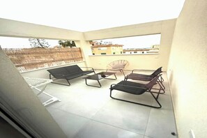 Property grounds - Wake up by the Sea 1 bed Penthouse just 50m from the beach in Pernera (Paralimni)