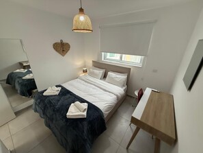 1 bedroom, WiFi, bed sheets - Wake up by the Sea 1 bed Penthouse just 50m from the beach in Pernera (Paralimni)