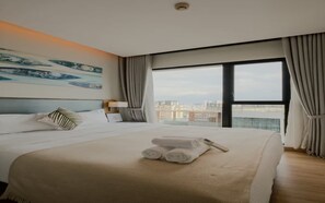 Free minibar, desk, laptop workspace, blackout drapes - Sunny Zenity Residence Downtown (Cau Kho)