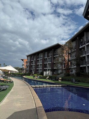 Pool - Charming 1-Bedroom Apartment Near Bangrak Beach (Chang Wat Surat Thani)