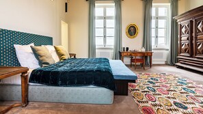 4 habitaciones, tabla de planchar con plancha, internet y ropa de cama 