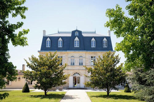 Wonderful 4-bedroom castle Malescasse in soothing Lamarque for a memorable stay