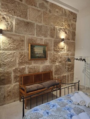 2 bedrooms, iron/ironing board, Internet, bed sheets - Elegant detached house in the city center (Avola)