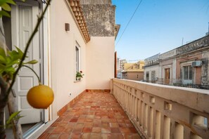 Property grounds - Elegant detached house in the city center (Avola)