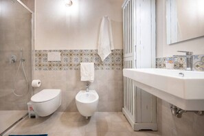 Bathroom - Elegant detached house in the city center (Avola)