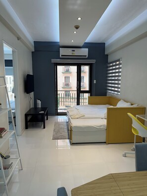 1 bedroom, iron/ironing board, WiFi, bed sheets - 1BR End Unit with 1.5 Bath, Private Balcony, Pool Access,Designated Free Parking (Metro Manila)