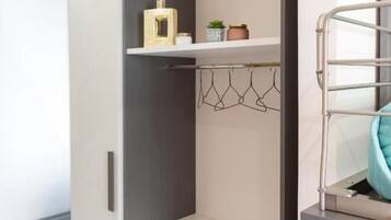 Firemannsrom – familie, byutsikt | Safe på rommet og wi-fi (inkludert)