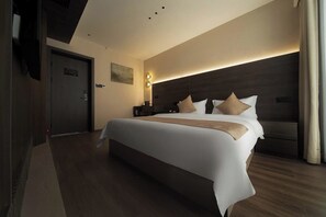 Superior Double Room, City View | Living area | 50-inch TV with satellite channels - Good Night Hotel (Zhangjiajie)