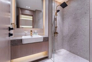 Shower, hair dryer, towels - Free housekeeping visits during your stay - StayShort - Amazing Studio in JVC that Sleeps 2 with Balcony! (JVC)