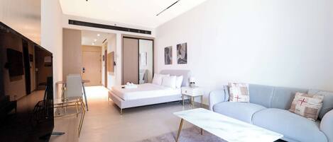 Tabla de planchar con plancha, wifi y ropa de cama