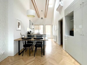 Dining - Chic 3-bedroom maisonette with terrace (Prague 2)