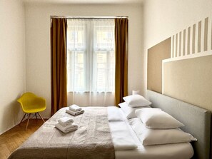 Iron/ironing board, WiFi, bed sheets - 2BD apartment in Vinohrady (Prague 2)