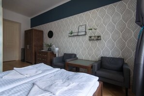 Iron/ironing board, WiFi, bed sheets - 3 bedroom apartment in Vinohrady (Prague 2)