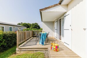 Comfort House | Terrace/patio - Village Vacances Gîtes Les Rivières (Maché)
