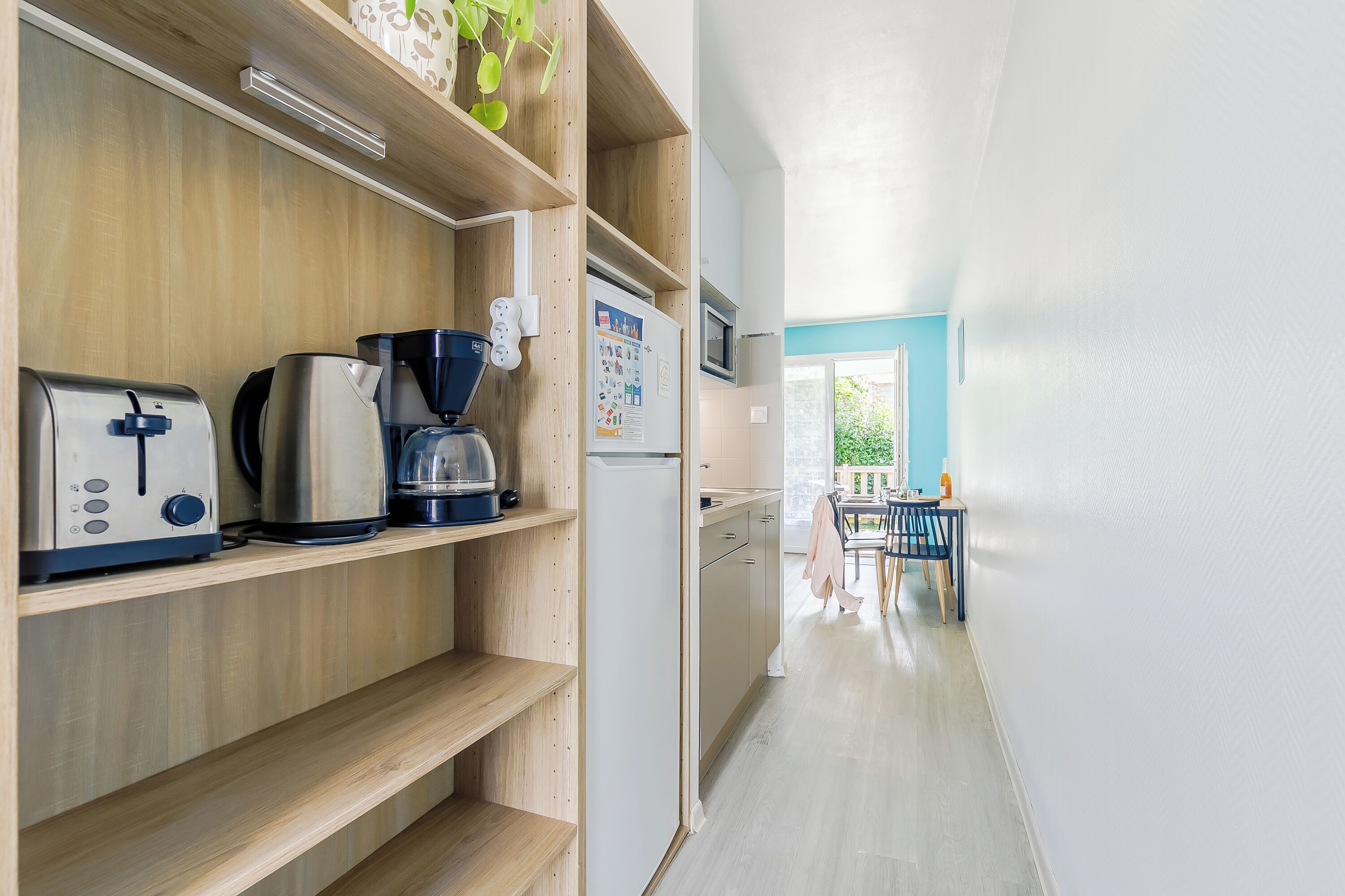 Chalet Confort | Coin cuisine privé | Micro-ondes, chaise haute, produits de nettoyage écologiques fournis
