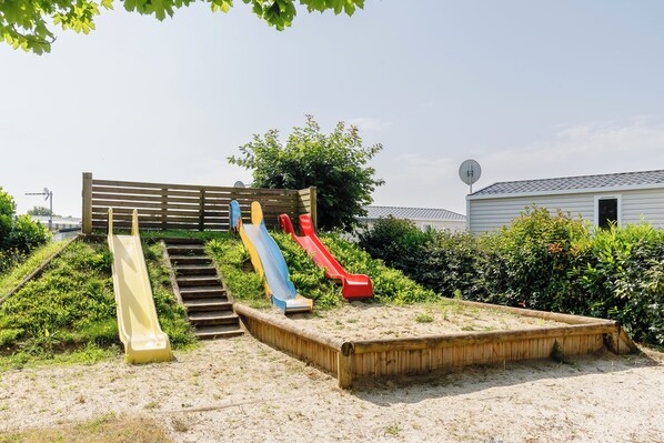 室外兒童遊樂區