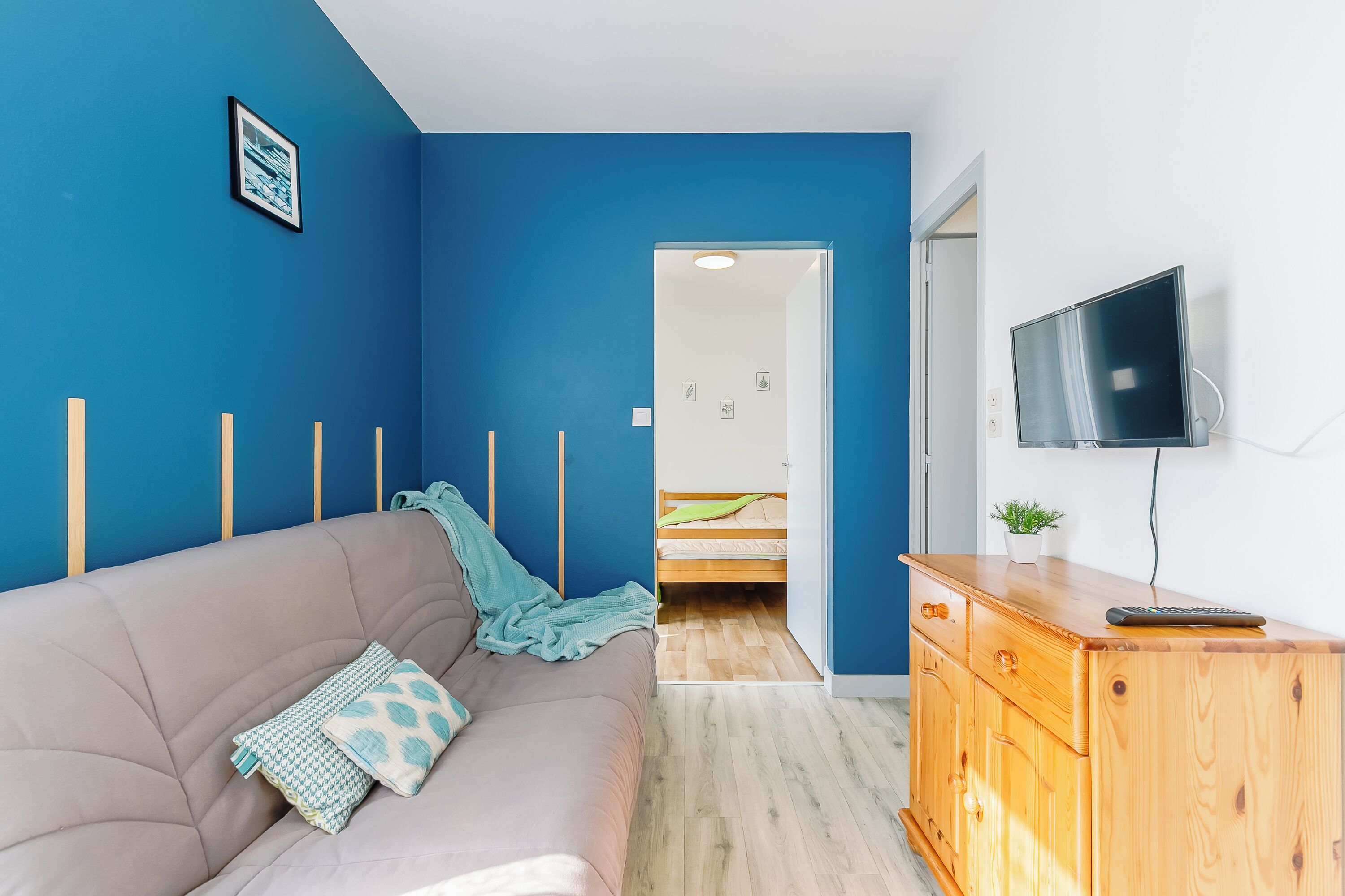 Comfort House | Living area | Table tennis, books