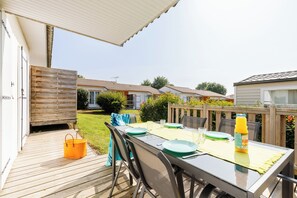 Comfort House | Terrace/patio - Village Vacances Gîtes Les Rivières (Maché)