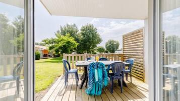 Economy House | Terrace/patio