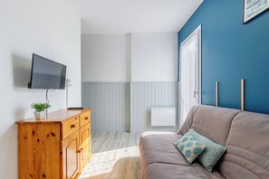 Comfort House | Living area | Table tennis, books - Village Vacances Gîtes Les Rivières (Maché)