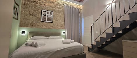 Suite studio Deluxe | Rideaux dâobscurcissement, fer et planche Ă repasser