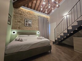 Cortinas blackout, tabla de planchar con plancha y wifi gratis 