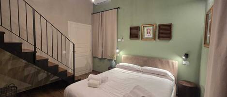 Studio Suite Deluxe | Màn/rèm cản sáng, bàn ủi/dụng cụ ủi quần áo