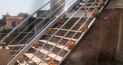 Mahanadi: Spacious room with attached bathroom@ Nabagunjara Terrace