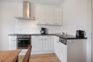 Fridge, oven, stovetop, dishwasher