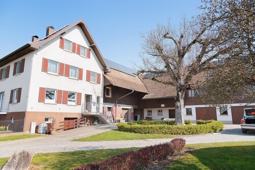 Holiday Apartment with Shared Garden and Wi-Fi