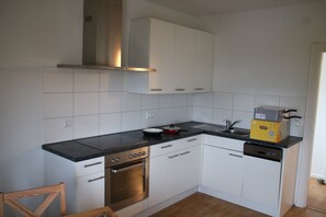 Réfrigérateur, four, plaque de cuisson, lave-vaisselle