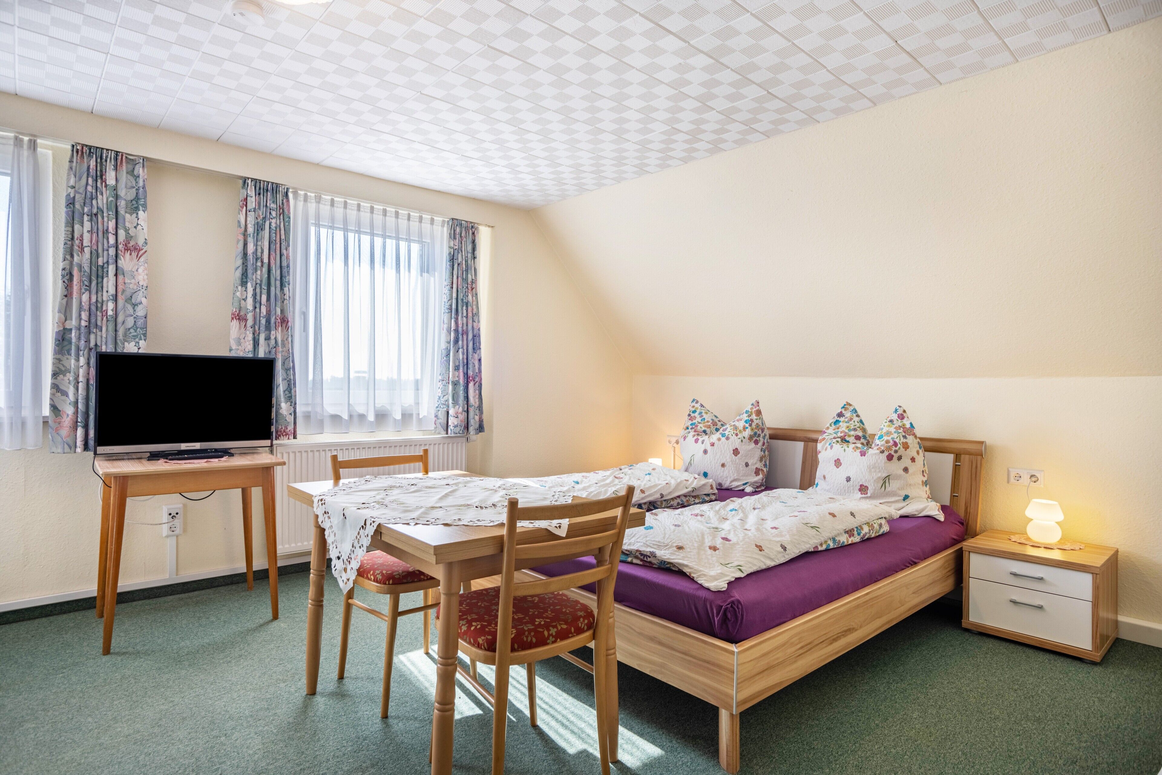 1 bedroom, WiFi, bed sheets