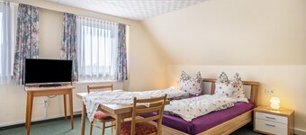 Room with Shared Garden and Wi-Fi