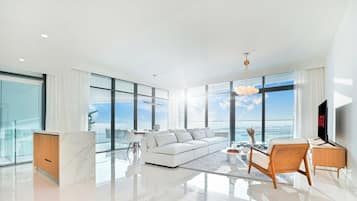 Apartment | Living area | Flat-screen TV