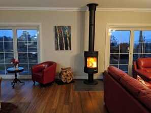 Maison, 3 chambres, balcon | Salle de séjour | Livres